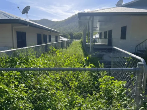 Narrow side access before attending the site